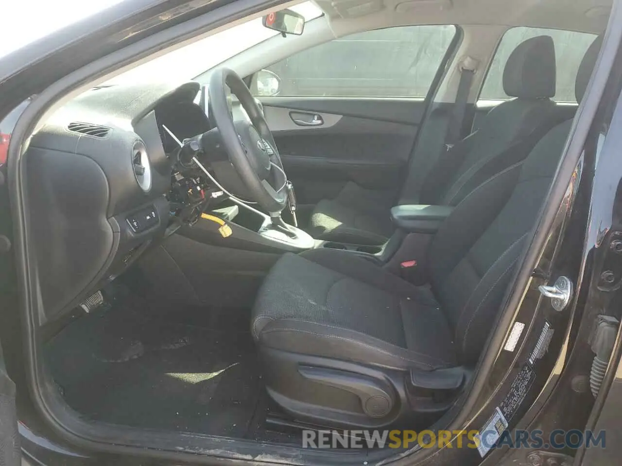 7 Photograph of a damaged car 3KPF24AD5LE260581 KIA FORTE 2020
