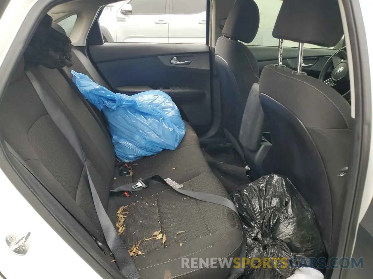 10 Photograph of a damaged car 3KPF24AD6LE150767 KIA FORTE 2020