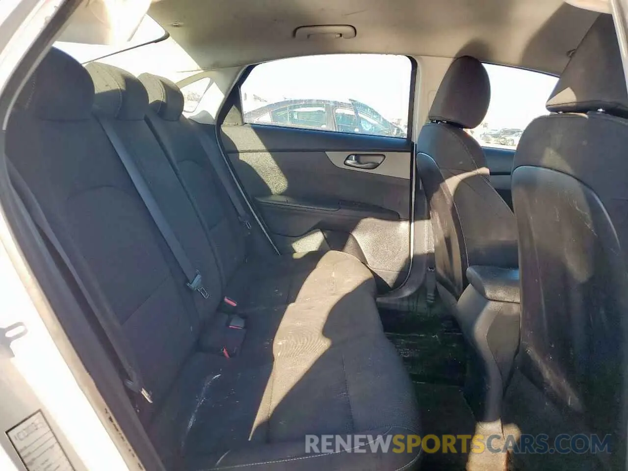 10 Photograph of a damaged car 3KPF24AD6LE150882 KIA FORTE 2020