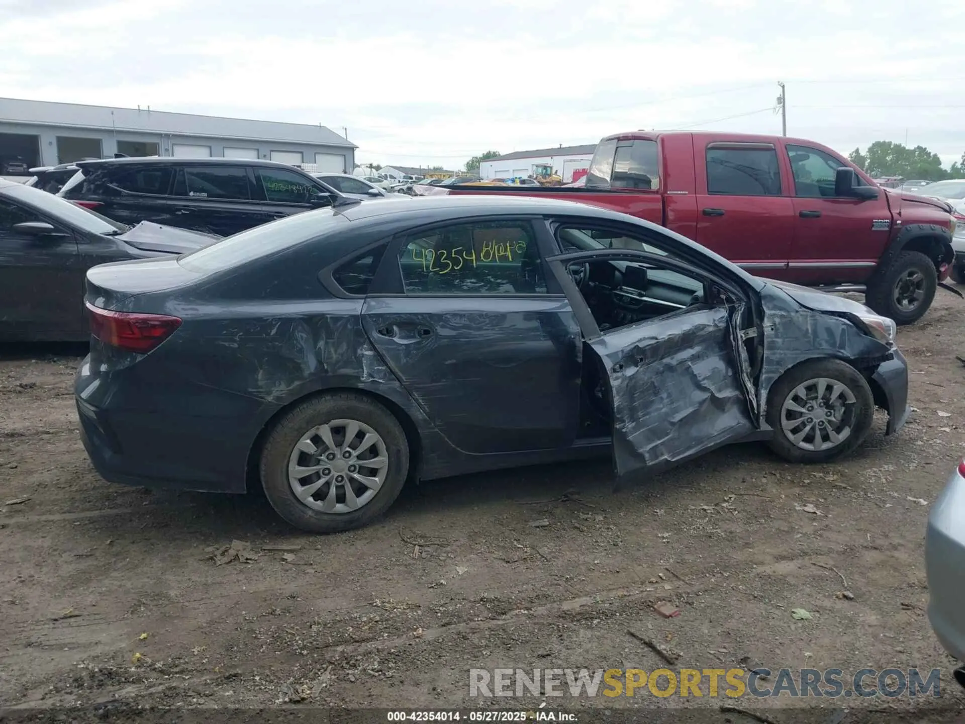 13 Photograph of a damaged car 3KPF24AD6LE160232 KIA FORTE 2020