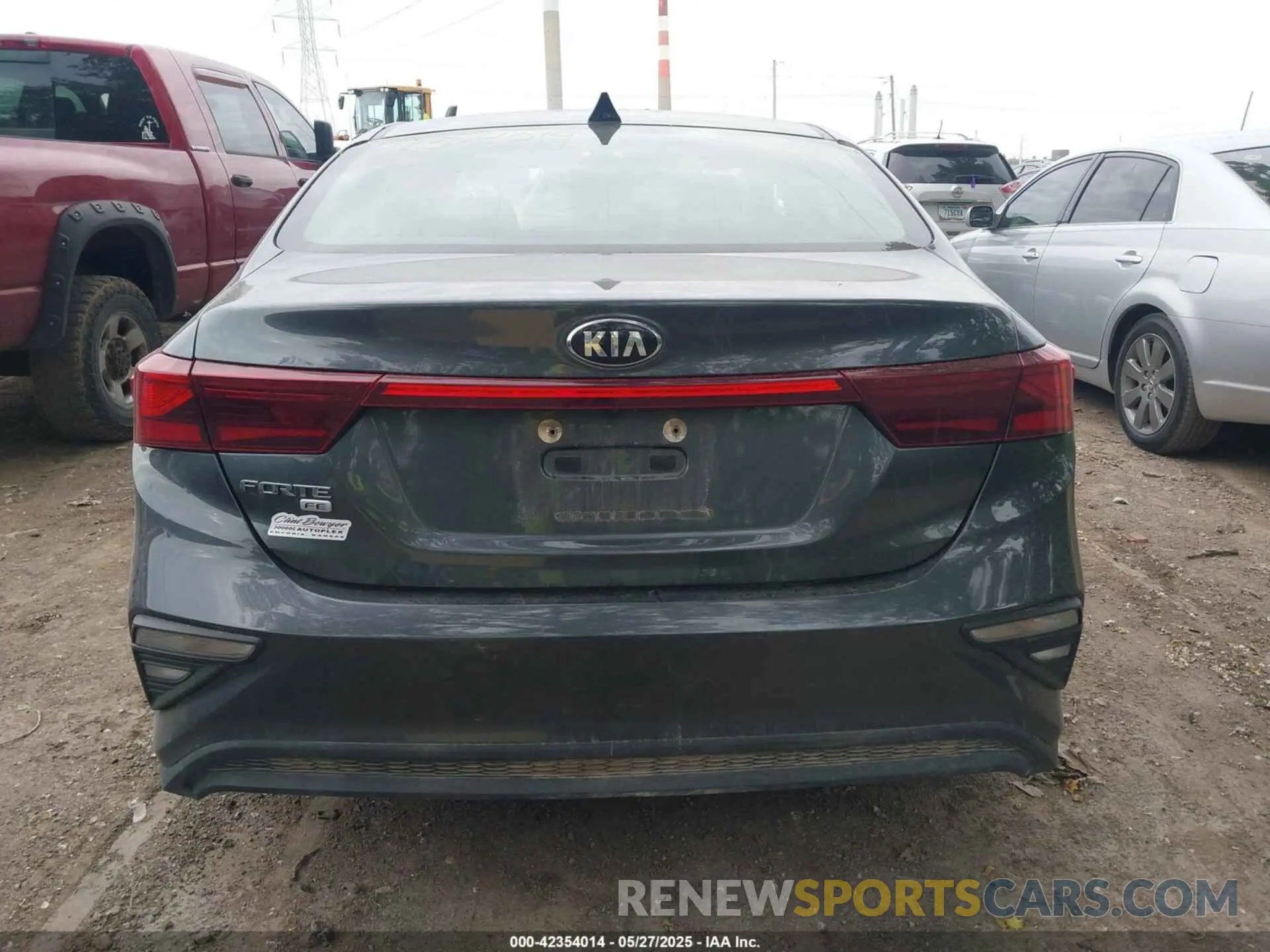 16 Photograph of a damaged car 3KPF24AD6LE160232 KIA FORTE 2020