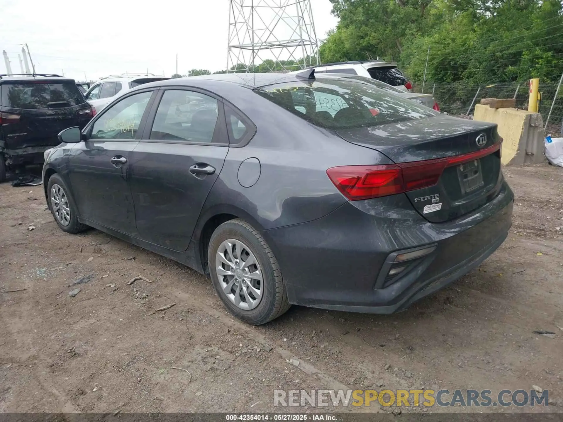 3 Photograph of a damaged car 3KPF24AD6LE160232 KIA FORTE 2020