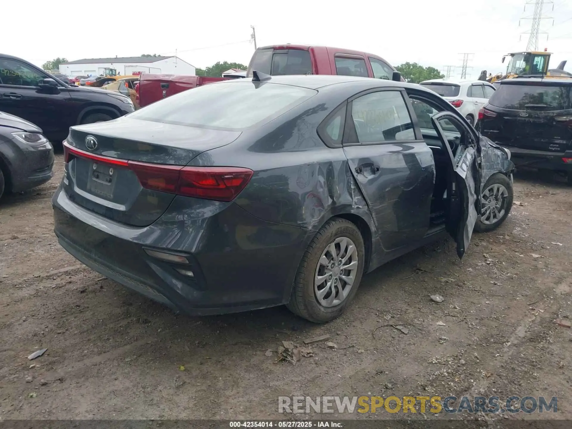 4 Photograph of a damaged car 3KPF24AD6LE160232 KIA FORTE 2020