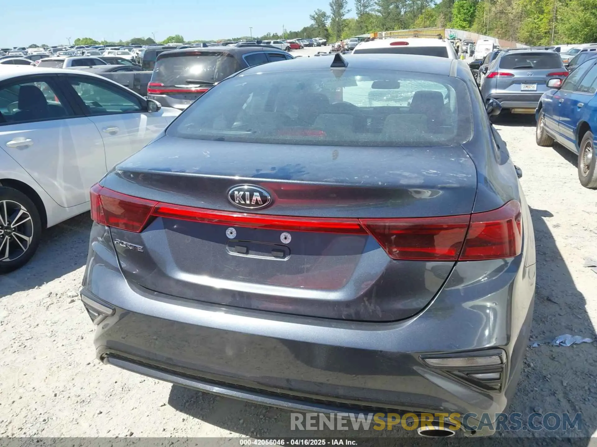 16 Photograph of a damaged car 3KPF24AD6LE167567 KIA FORTE 2020