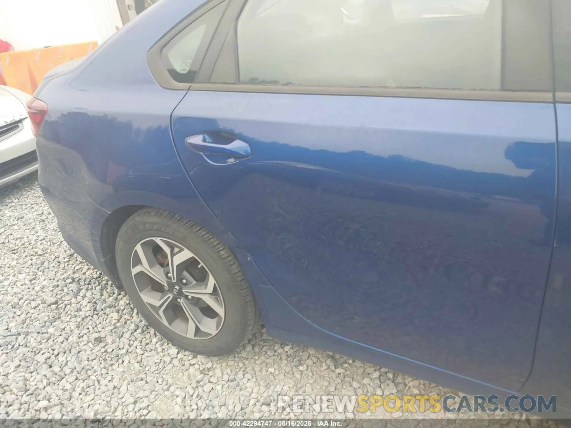 6 Photograph of a damaged car 3KPF24AD6LE170744 KIA FORTE 2020