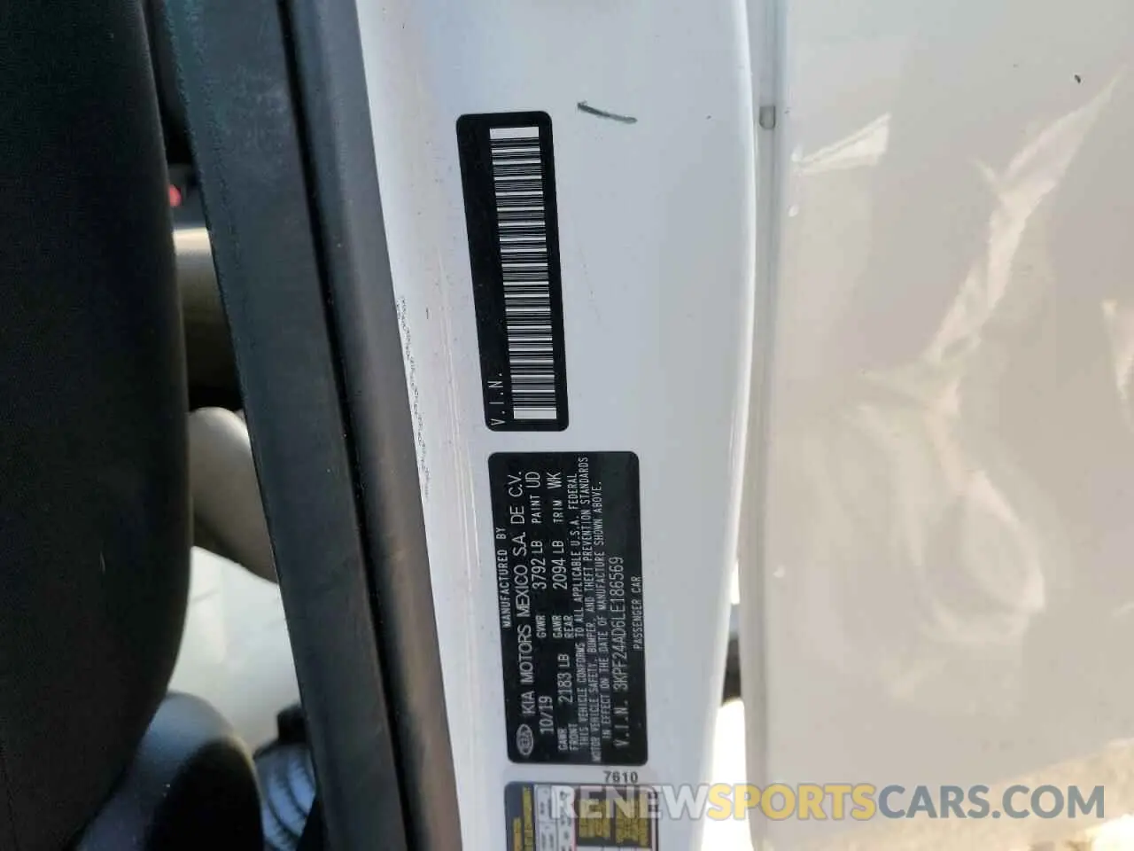 14 Photograph of a damaged car 3KPF24AD6LE186569 KIA FORTE 2020
