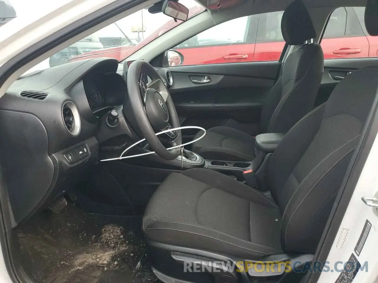 7 Photograph of a damaged car 3KPF24AD6LE186569 KIA FORTE 2020