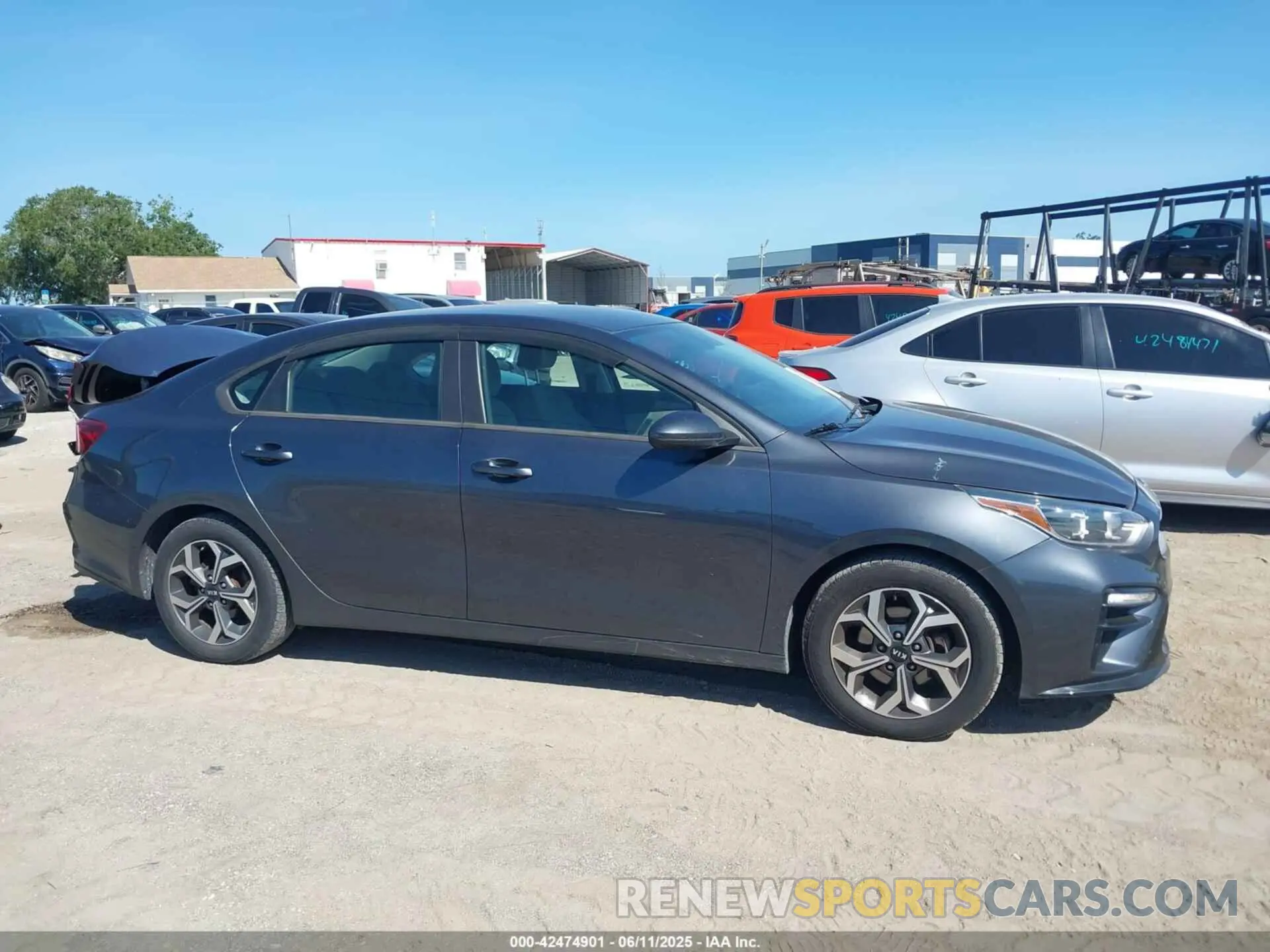 13 Photograph of a damaged car 3KPF24AD6LE210790 KIA FORTE 2020