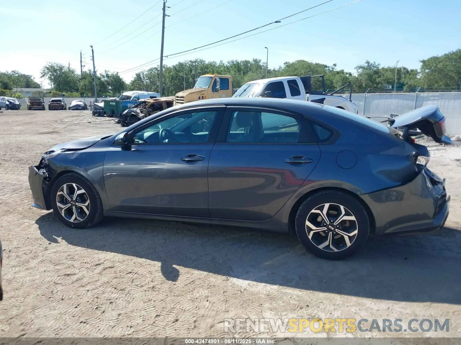 14 Photograph of a damaged car 3KPF24AD6LE210790 KIA FORTE 2020