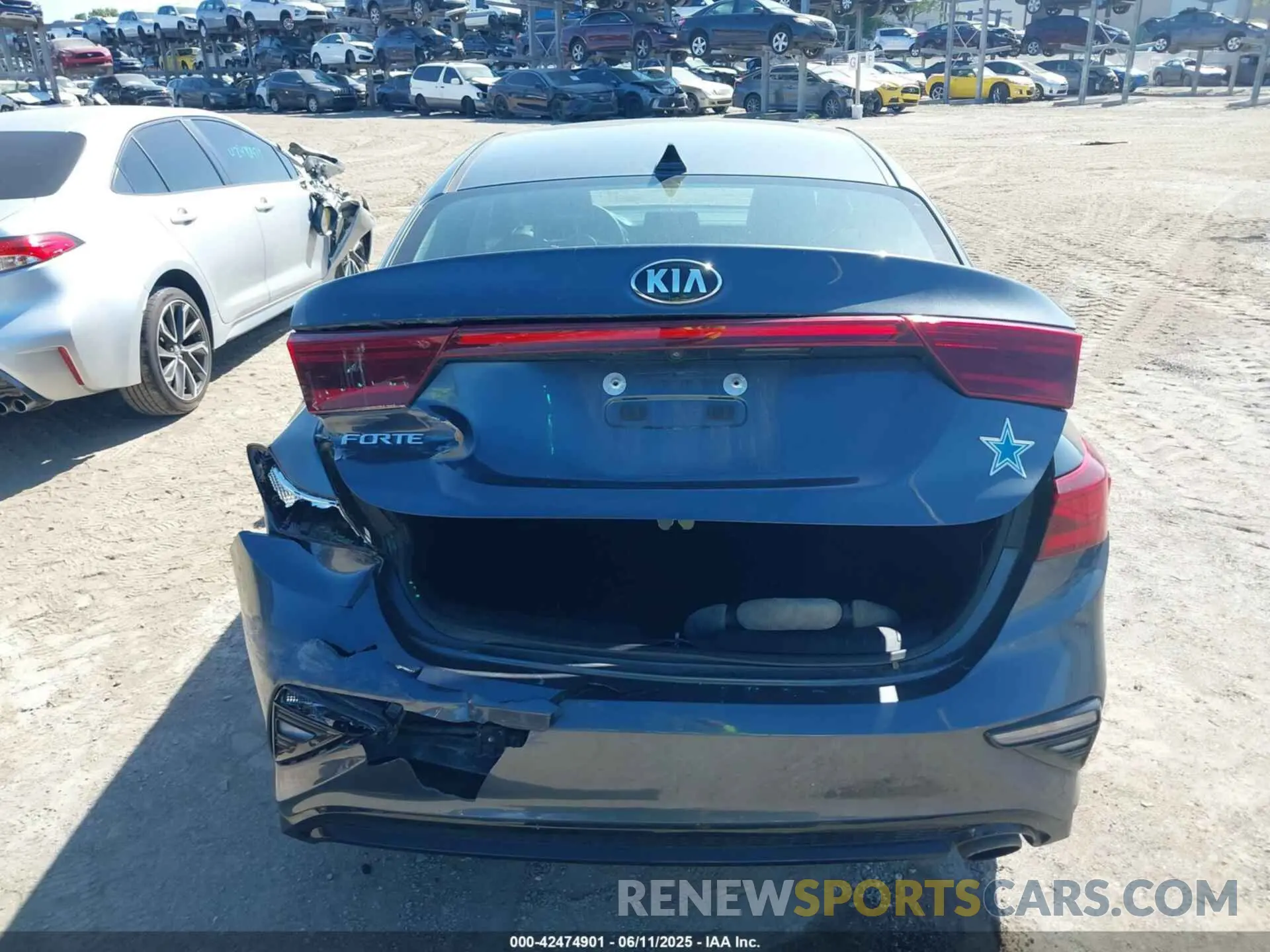 16 Photograph of a damaged car 3KPF24AD6LE210790 KIA FORTE 2020