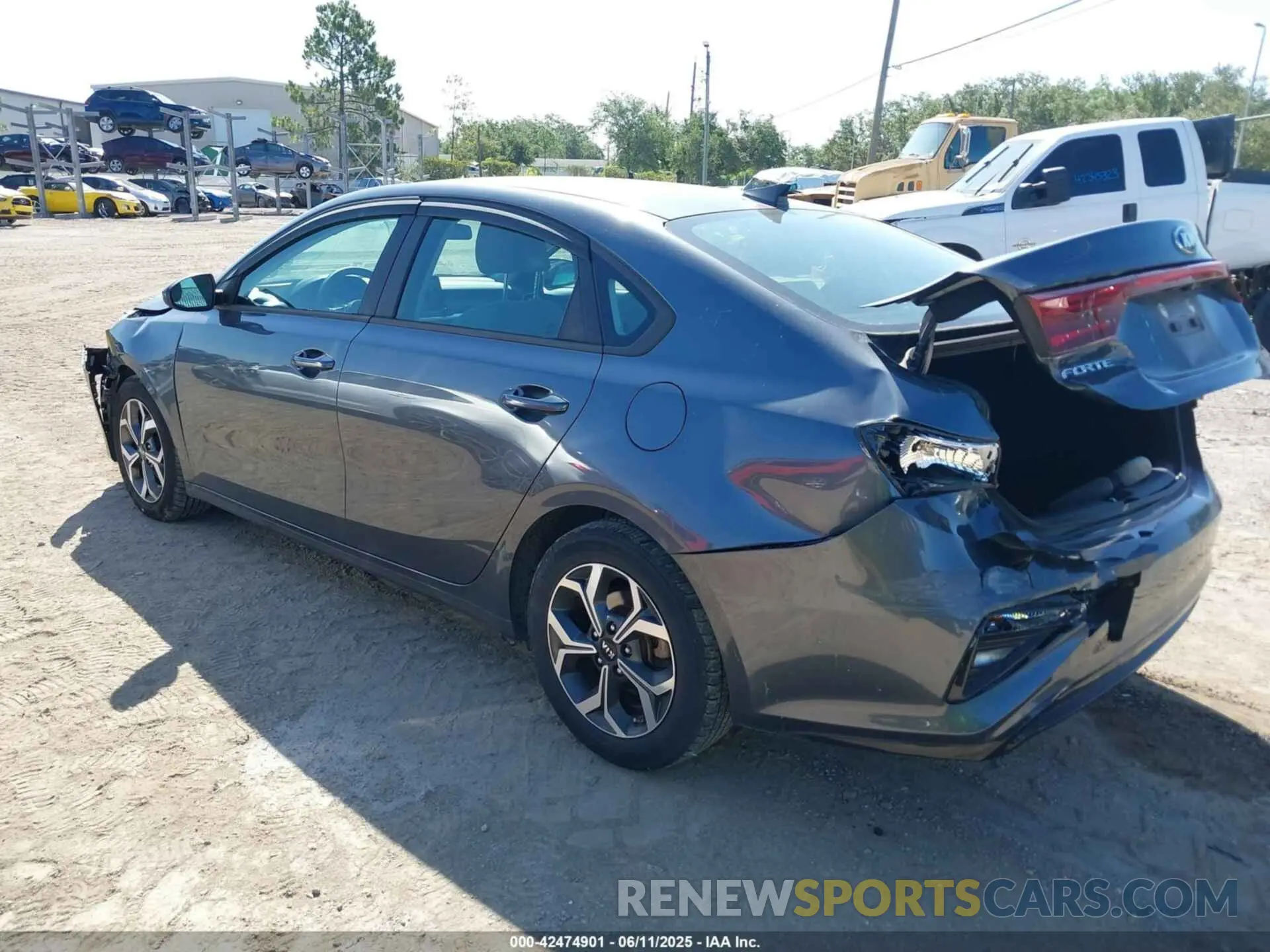 3 Photograph of a damaged car 3KPF24AD6LE210790 KIA FORTE 2020