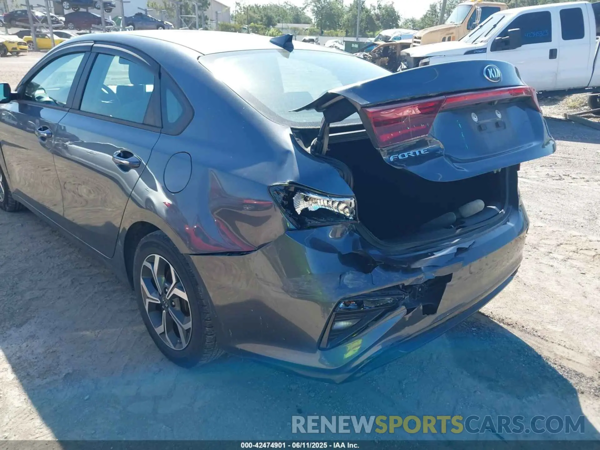 6 Photograph of a damaged car 3KPF24AD6LE210790 KIA FORTE 2020