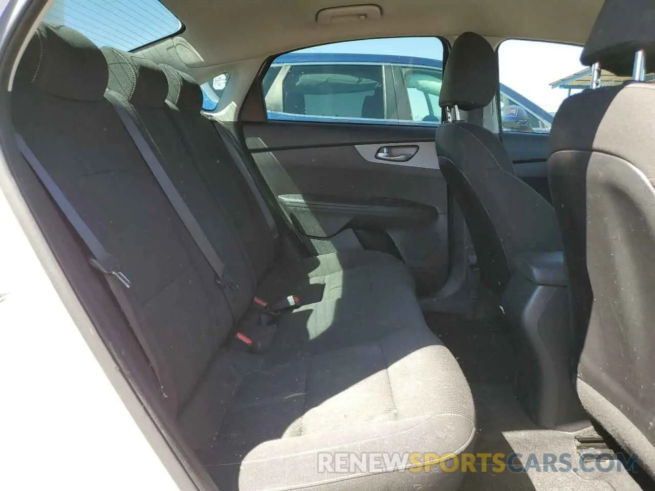 10 Photograph of a damaged car 3KPF24AD6LE222163 KIA FORTE 2020
