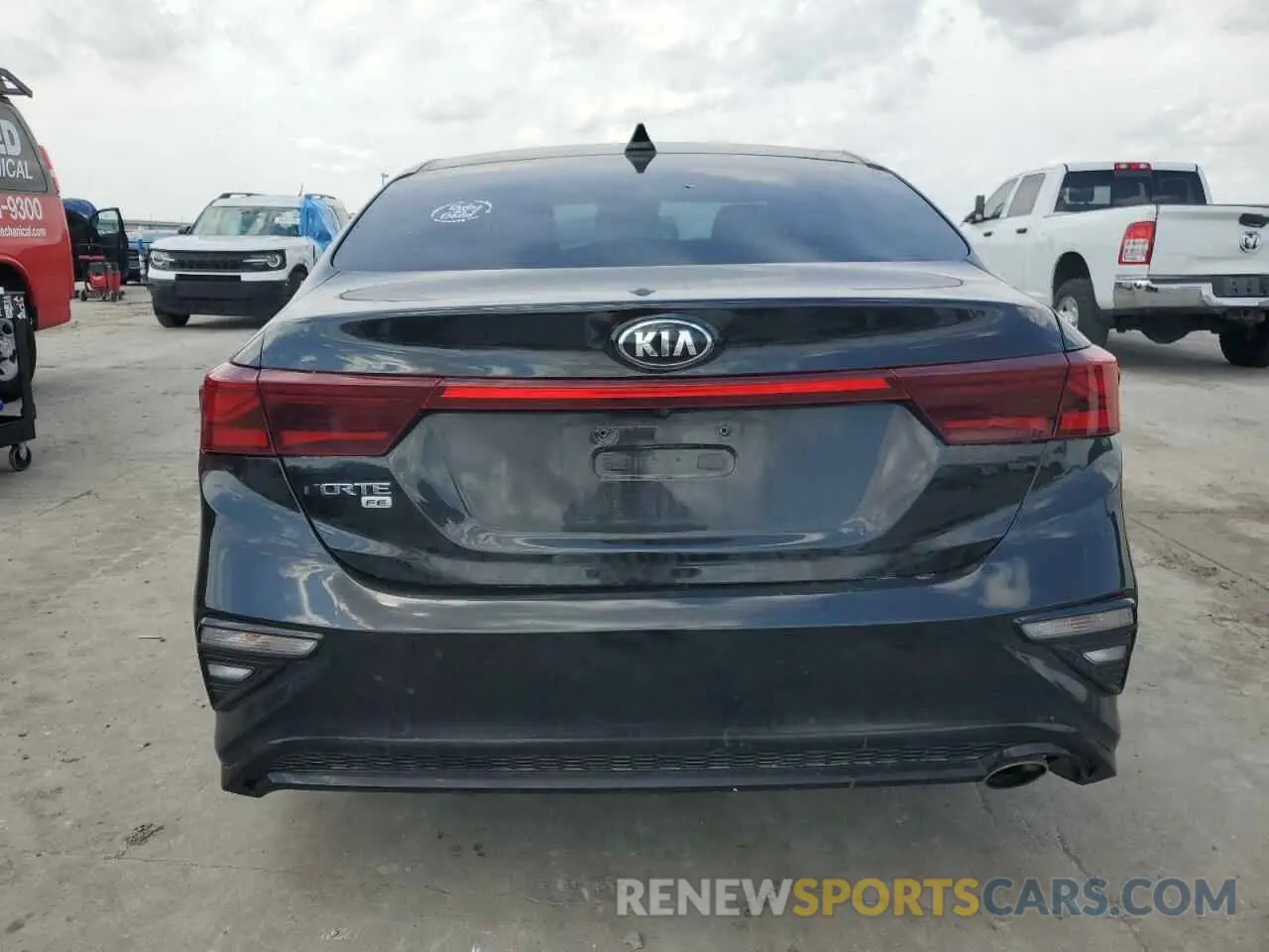 6 Photograph of a damaged car 3KPF24AD6LE241439 KIA FORTE 2020