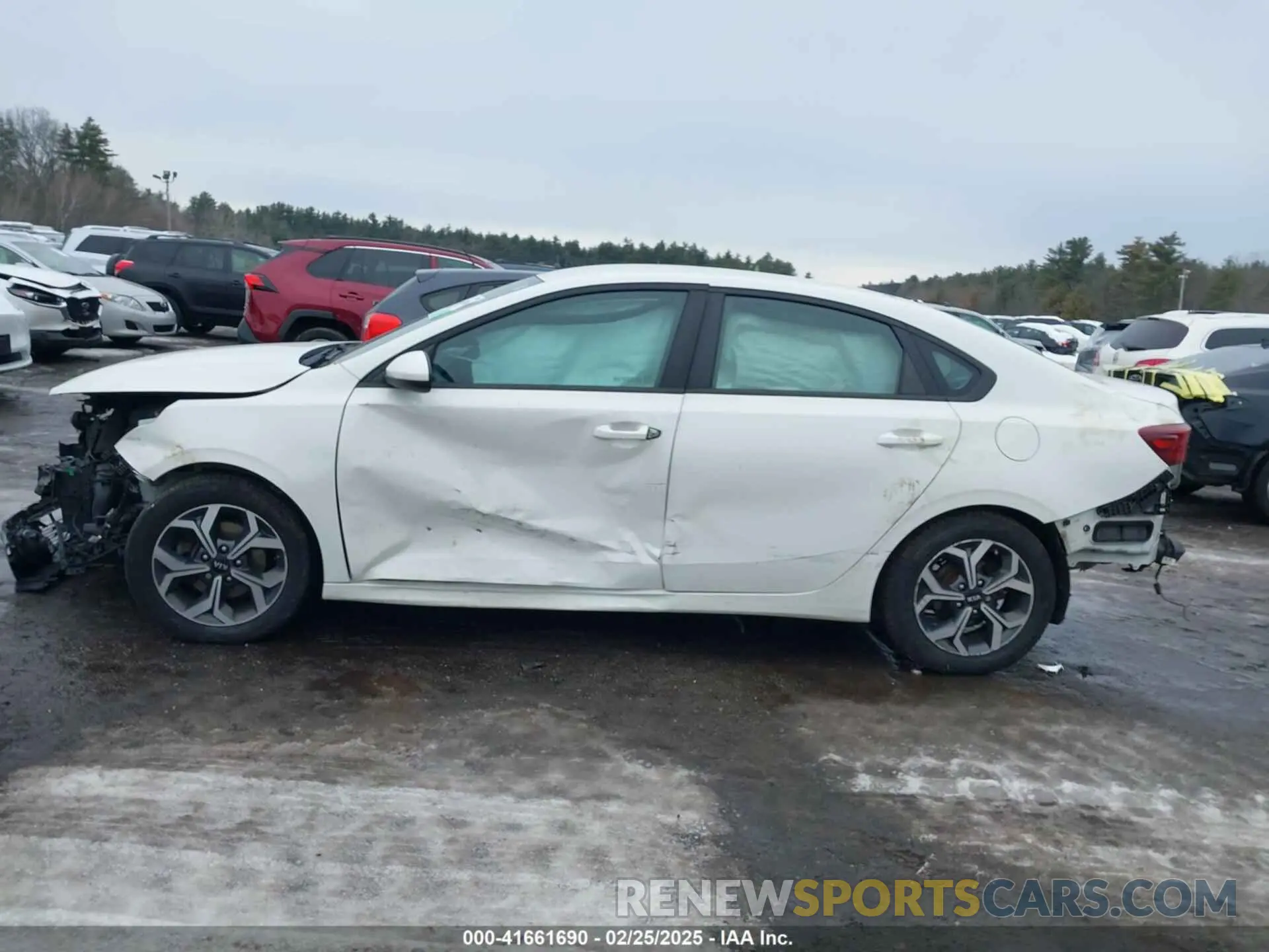 13 Photograph of a damaged car 3KPF24AD6LE246625 KIA FORTE 2020