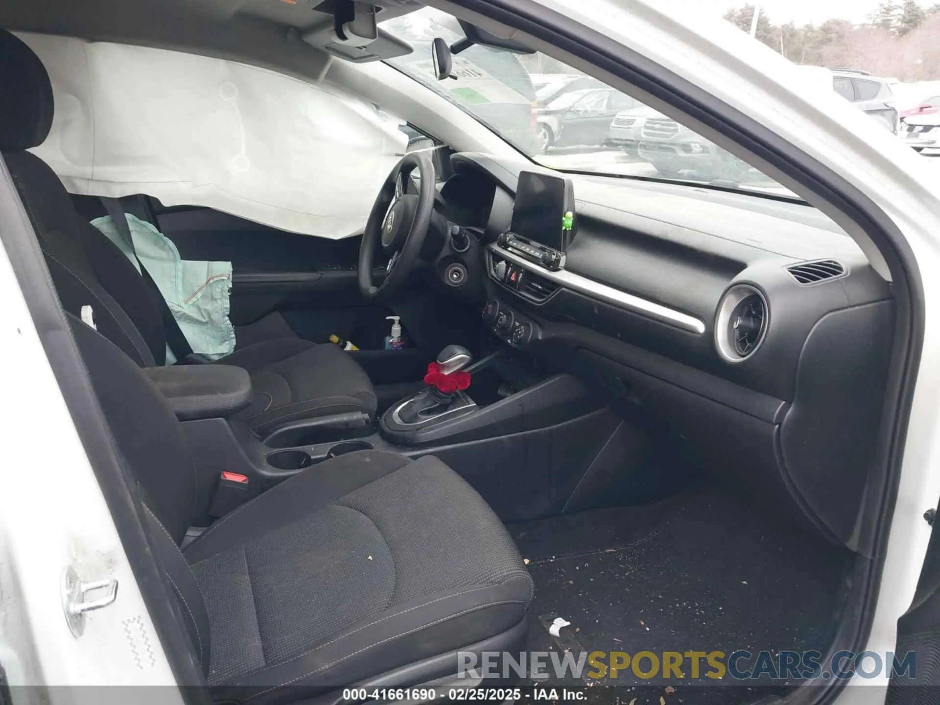 5 Photograph of a damaged car 3KPF24AD6LE246625 KIA FORTE 2020