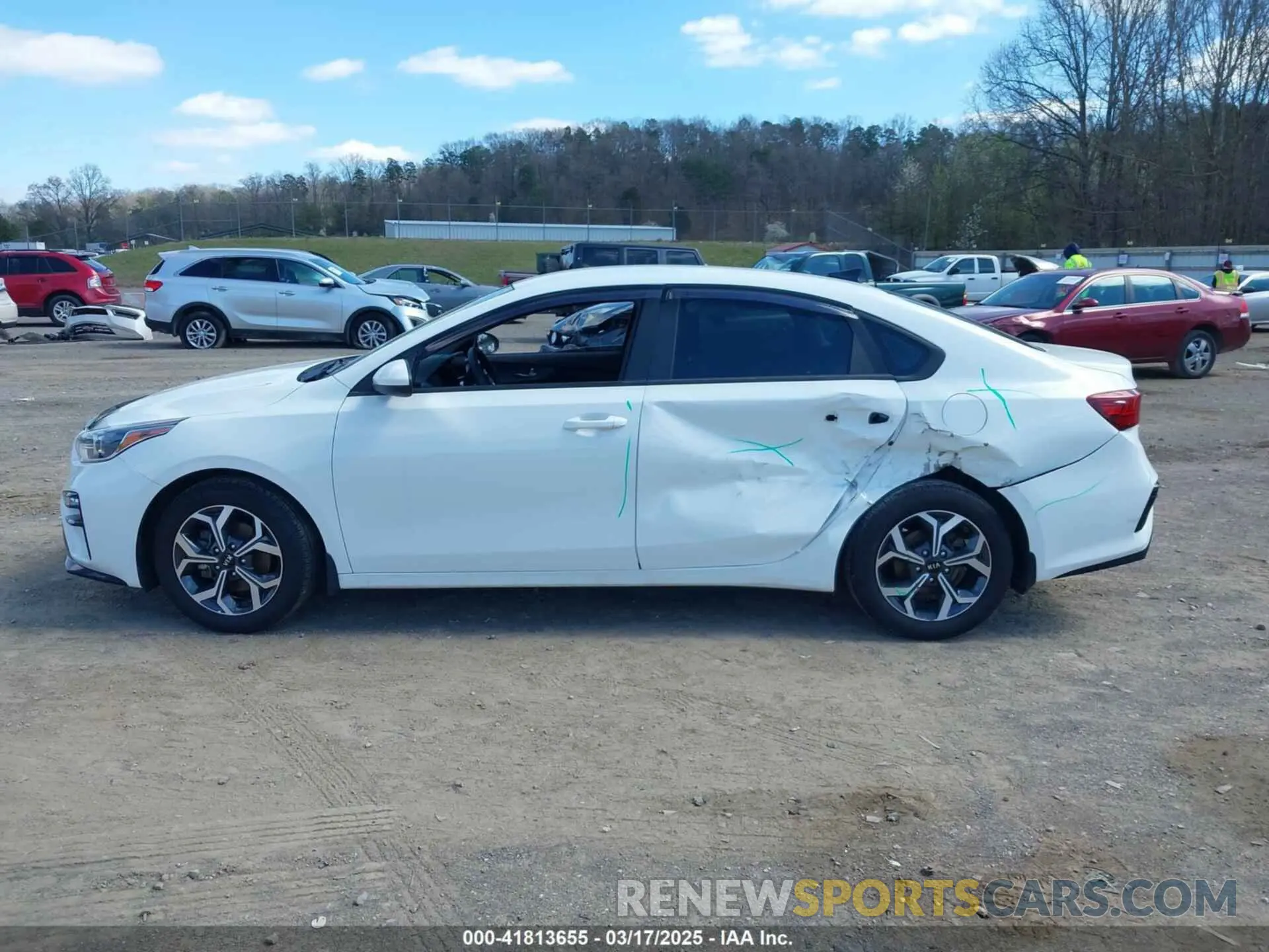 14 Photograph of a damaged car 3KPF24AD6LE252277 KIA FORTE 2020