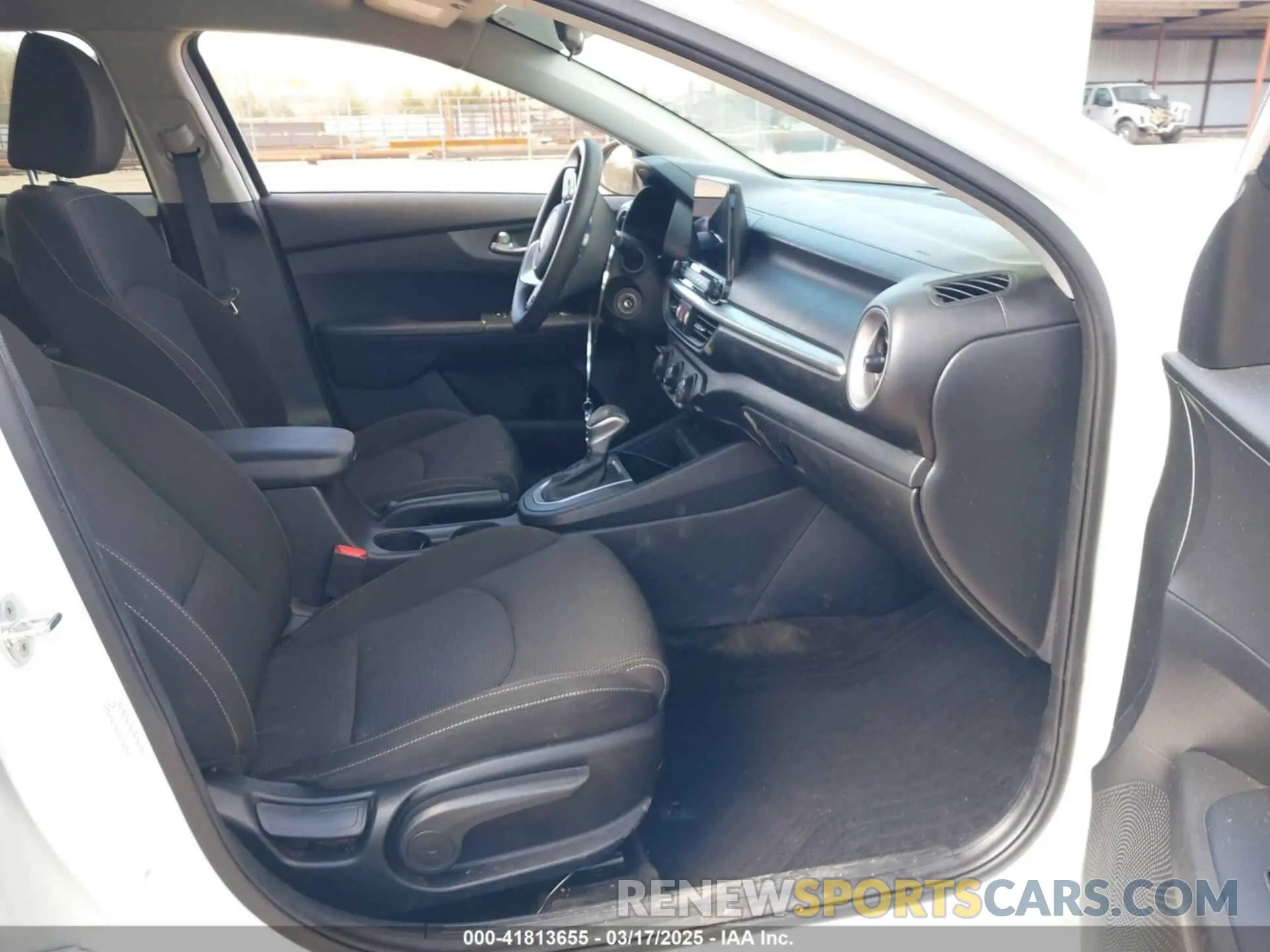 5 Photograph of a damaged car 3KPF24AD6LE252277 KIA FORTE 2020