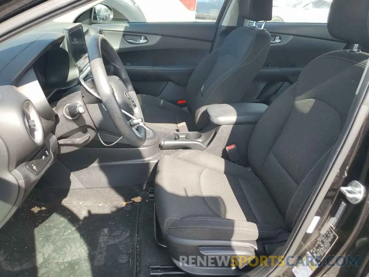 7 Photograph of a damaged car 3KPF24AD6LE255440 KIA FORTE 2020