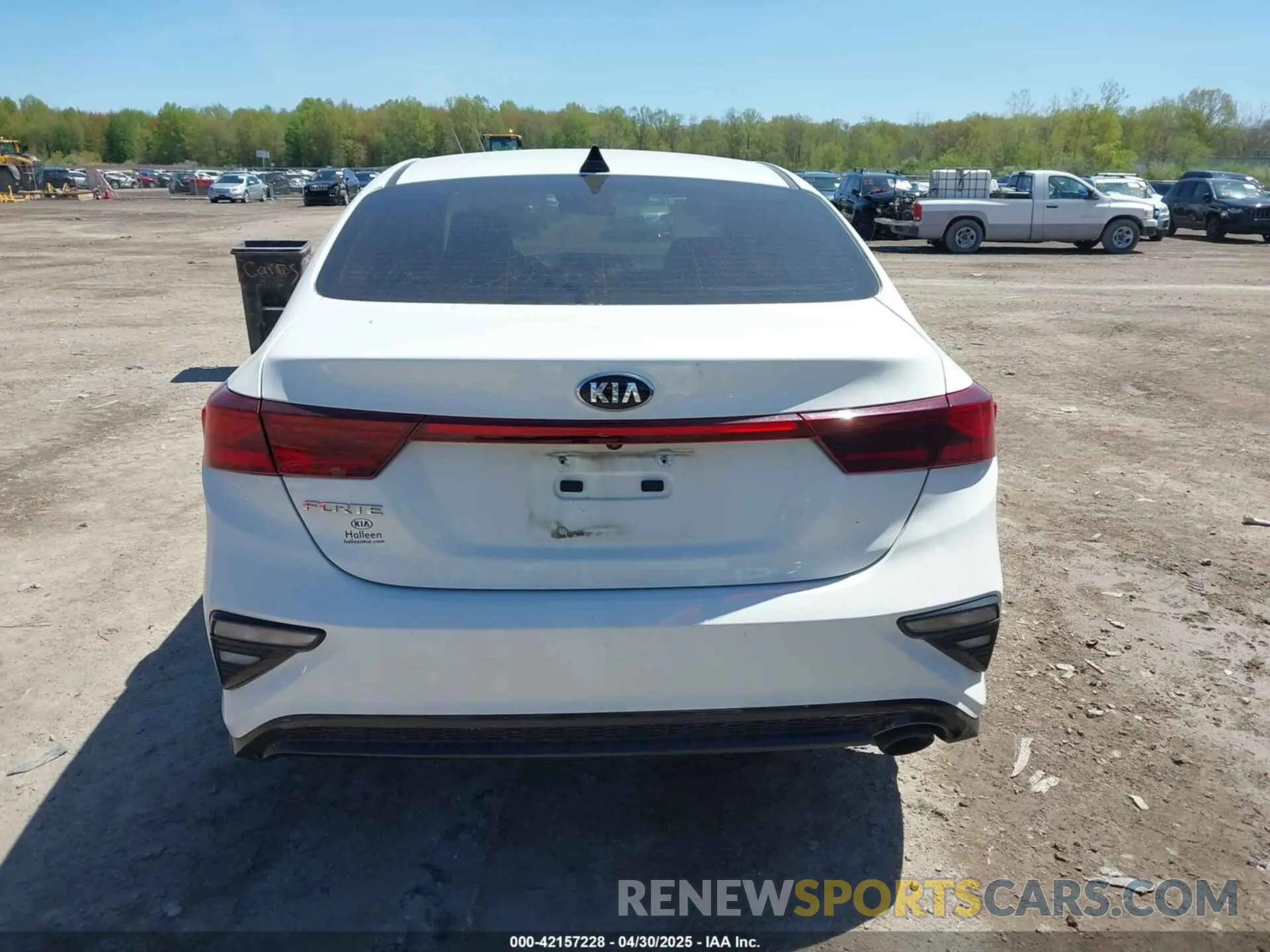 16 Photograph of a damaged car 3KPF24AD6LE256720 KIA FORTE 2020