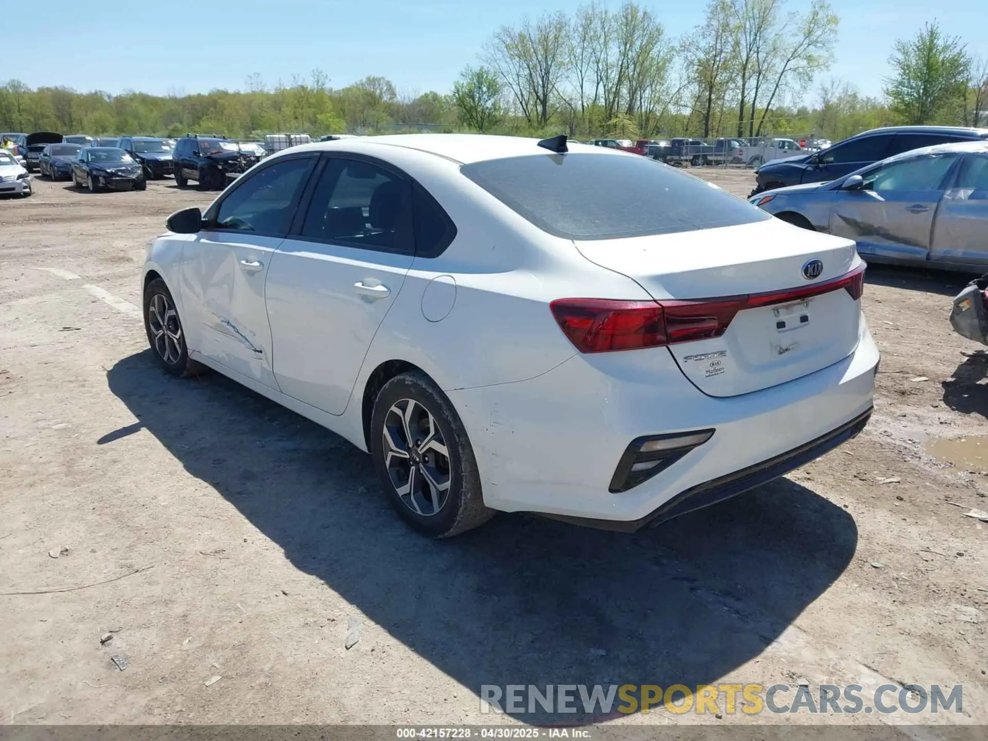 3 Photograph of a damaged car 3KPF24AD6LE256720 KIA FORTE 2020