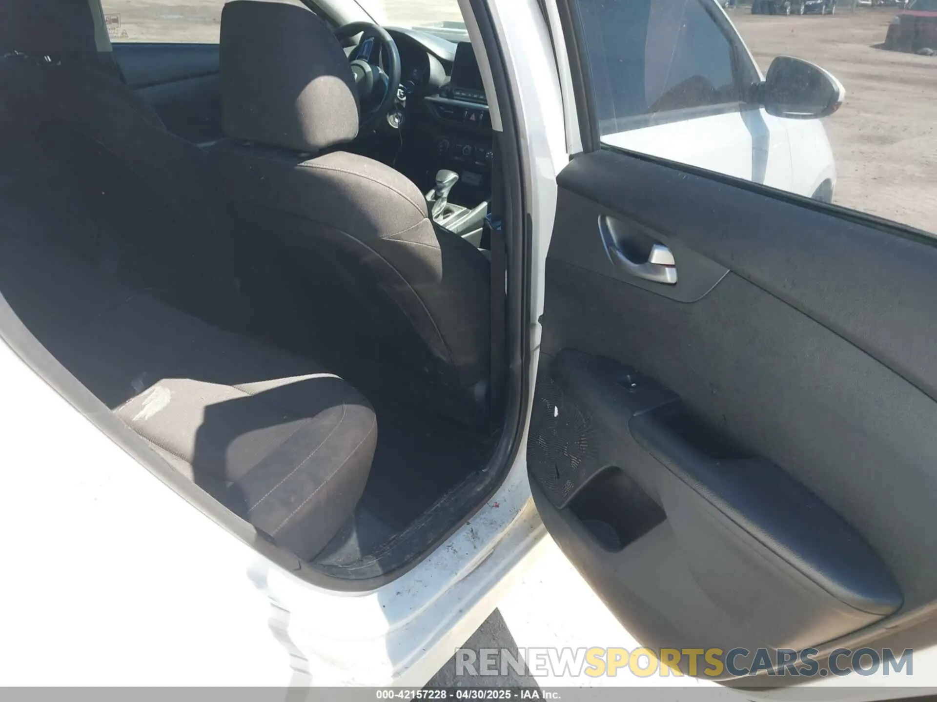 8 Photograph of a damaged car 3KPF24AD6LE256720 KIA FORTE 2020