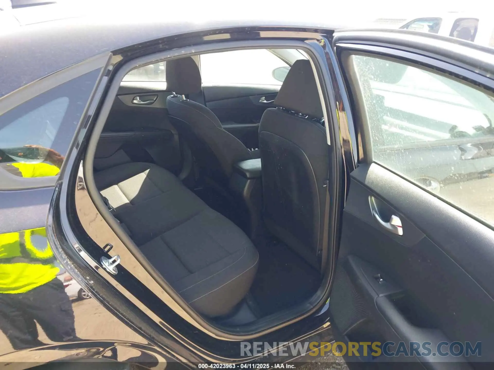 8 Photograph of a damaged car 3KPF24AD6LE257852 KIA FORTE 2020