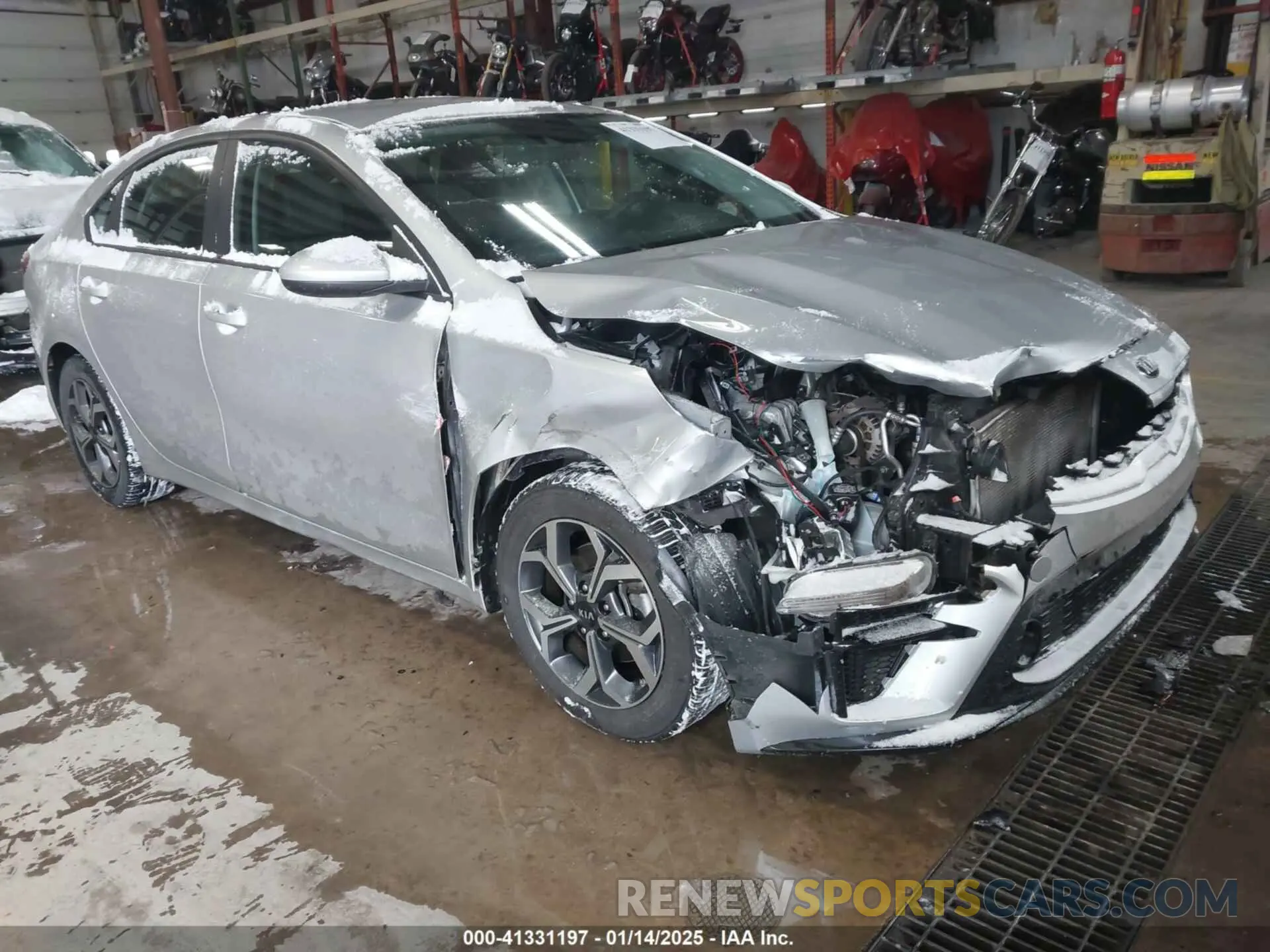 1 Photograph of a damaged car 3KPF24AD7LE143052 KIA FORTE 2020