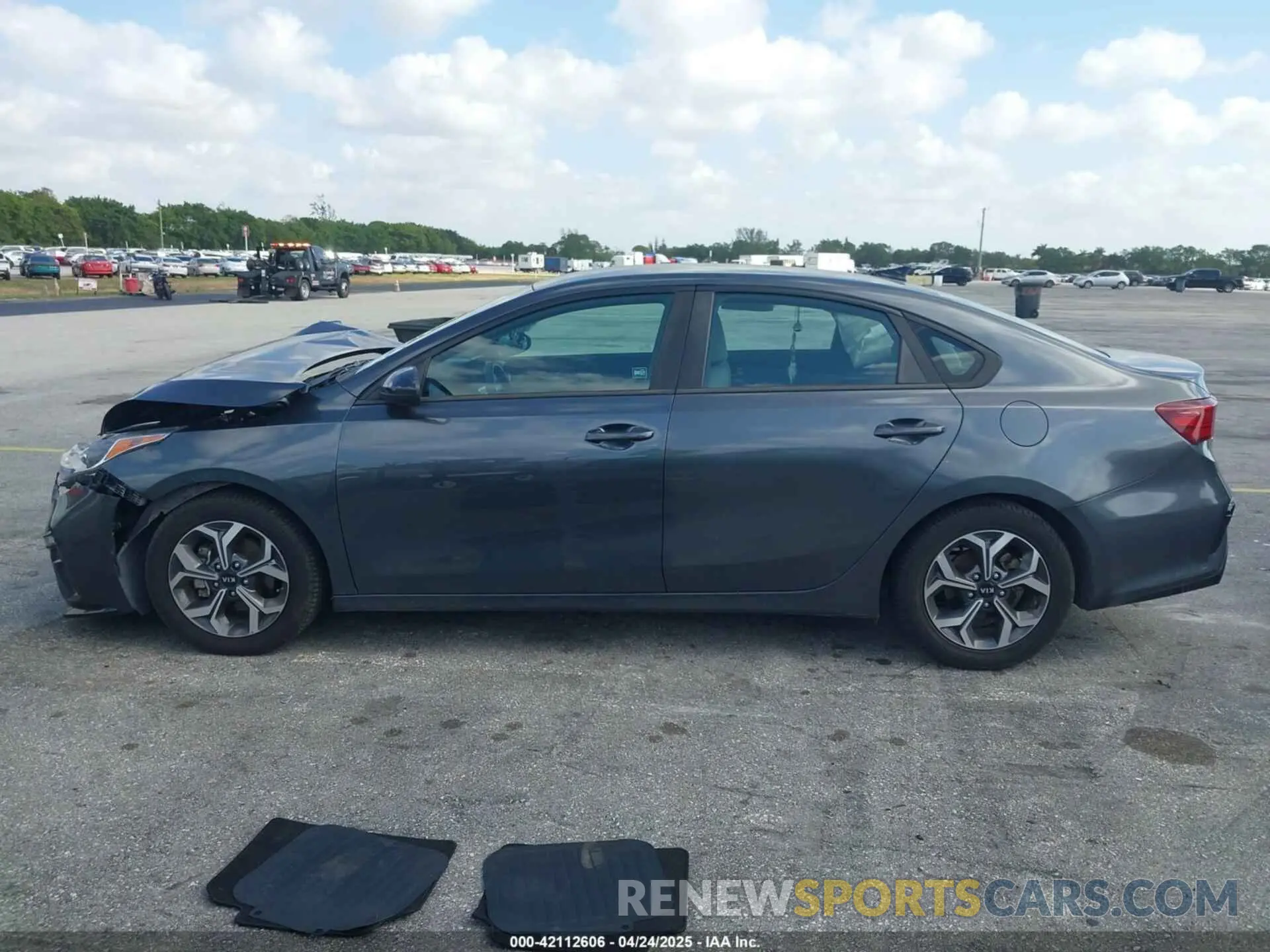 14 Photograph of a damaged car 3KPF24AD7LE164841 KIA FORTE 2020