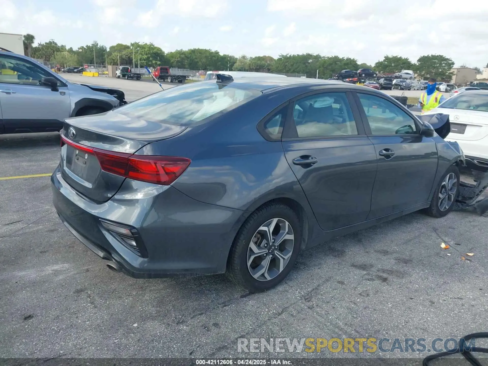 4 Photograph of a damaged car 3KPF24AD7LE164841 KIA FORTE 2020