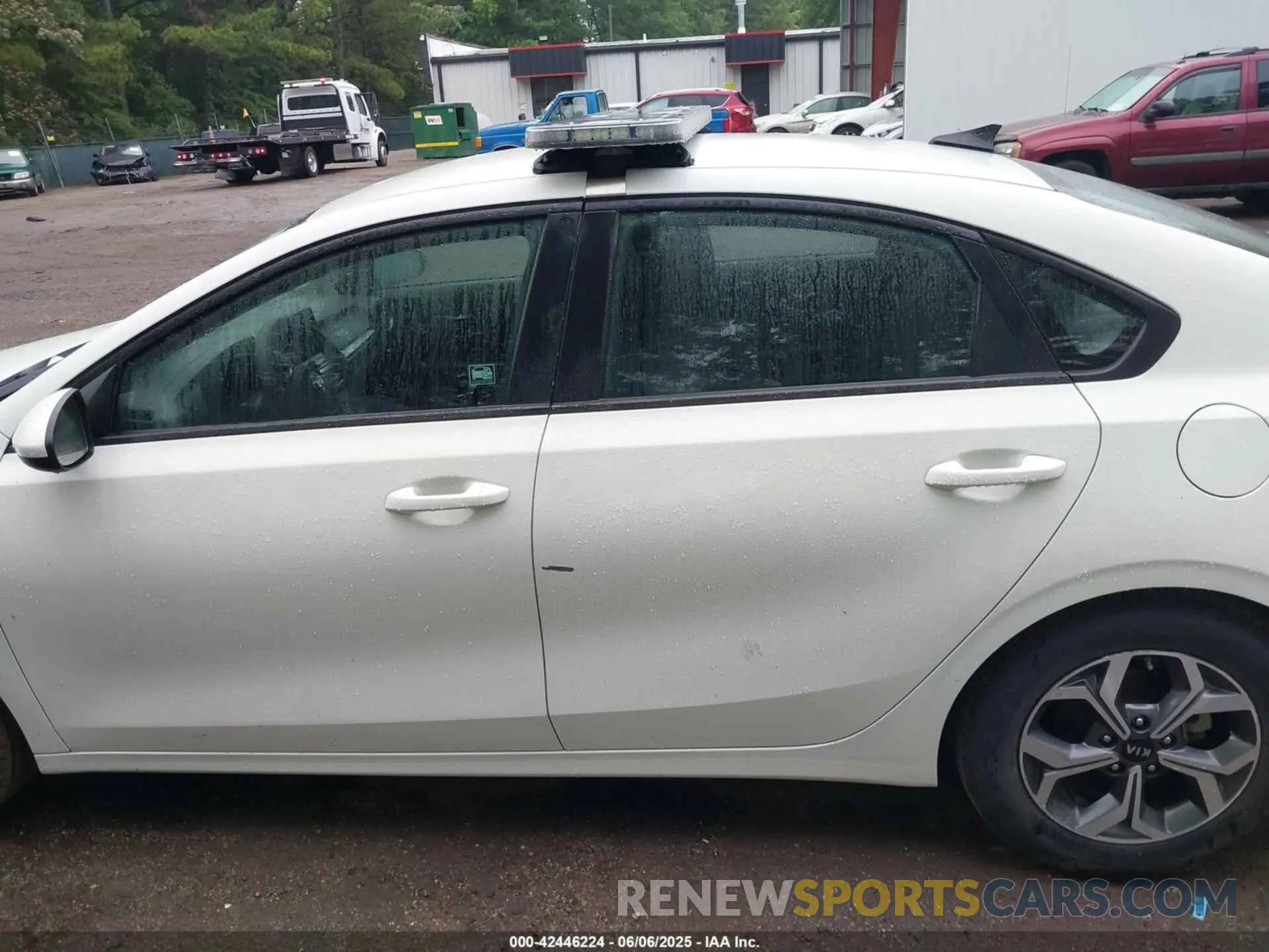 14 Photograph of a damaged car 3KPF24AD7LE172261 KIA FORTE 2020