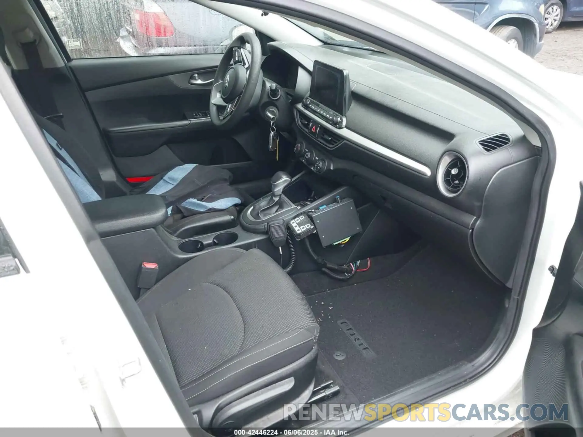 5 Photograph of a damaged car 3KPF24AD7LE172261 KIA FORTE 2020