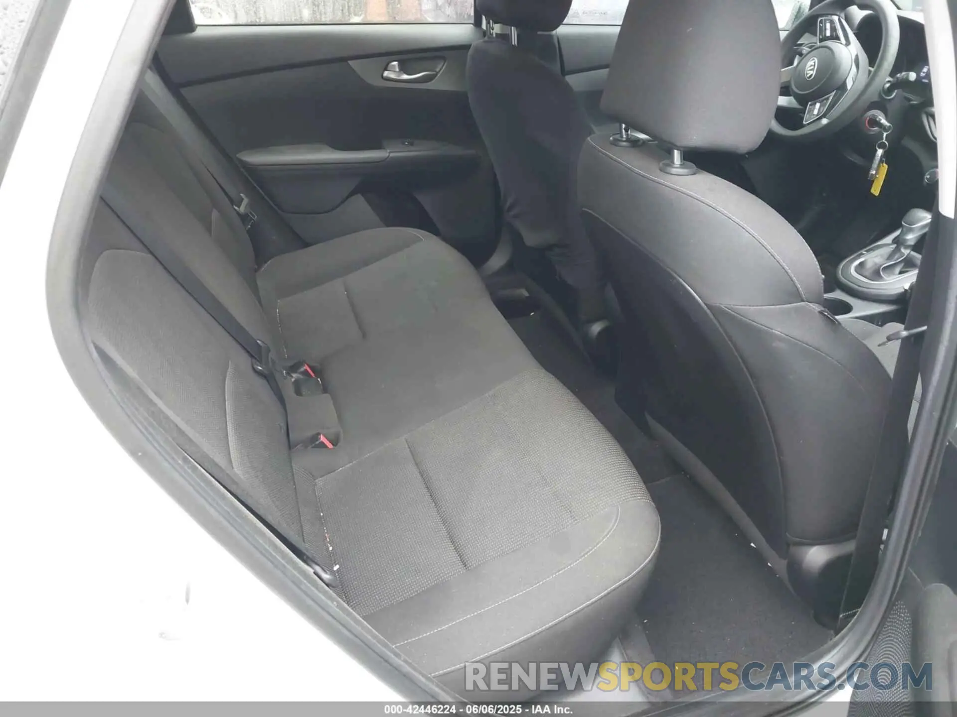 8 Photograph of a damaged car 3KPF24AD7LE172261 KIA FORTE 2020