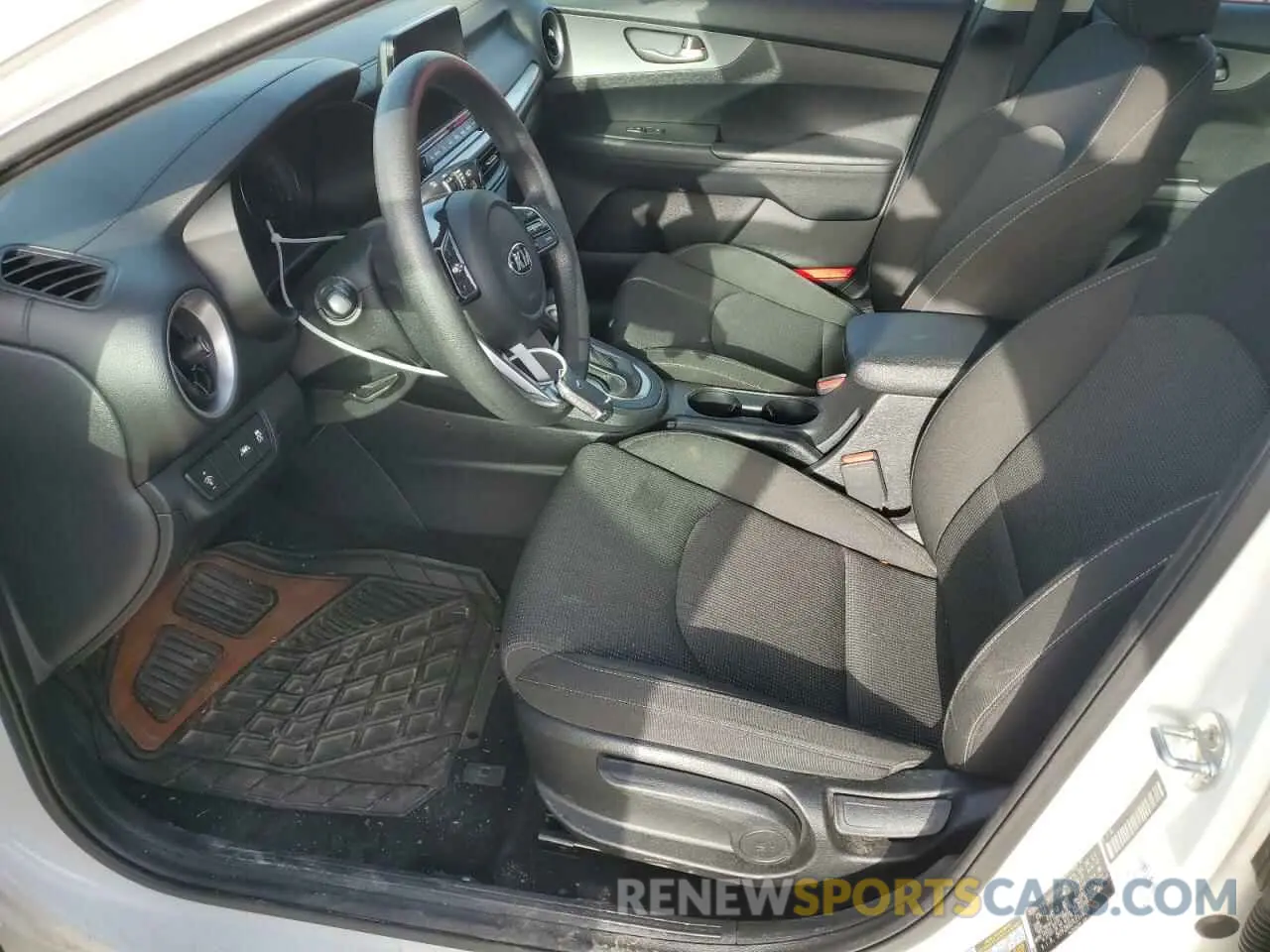 7 Photograph of a damaged car 3KPF24AD7LE174348 KIA FORTE 2020