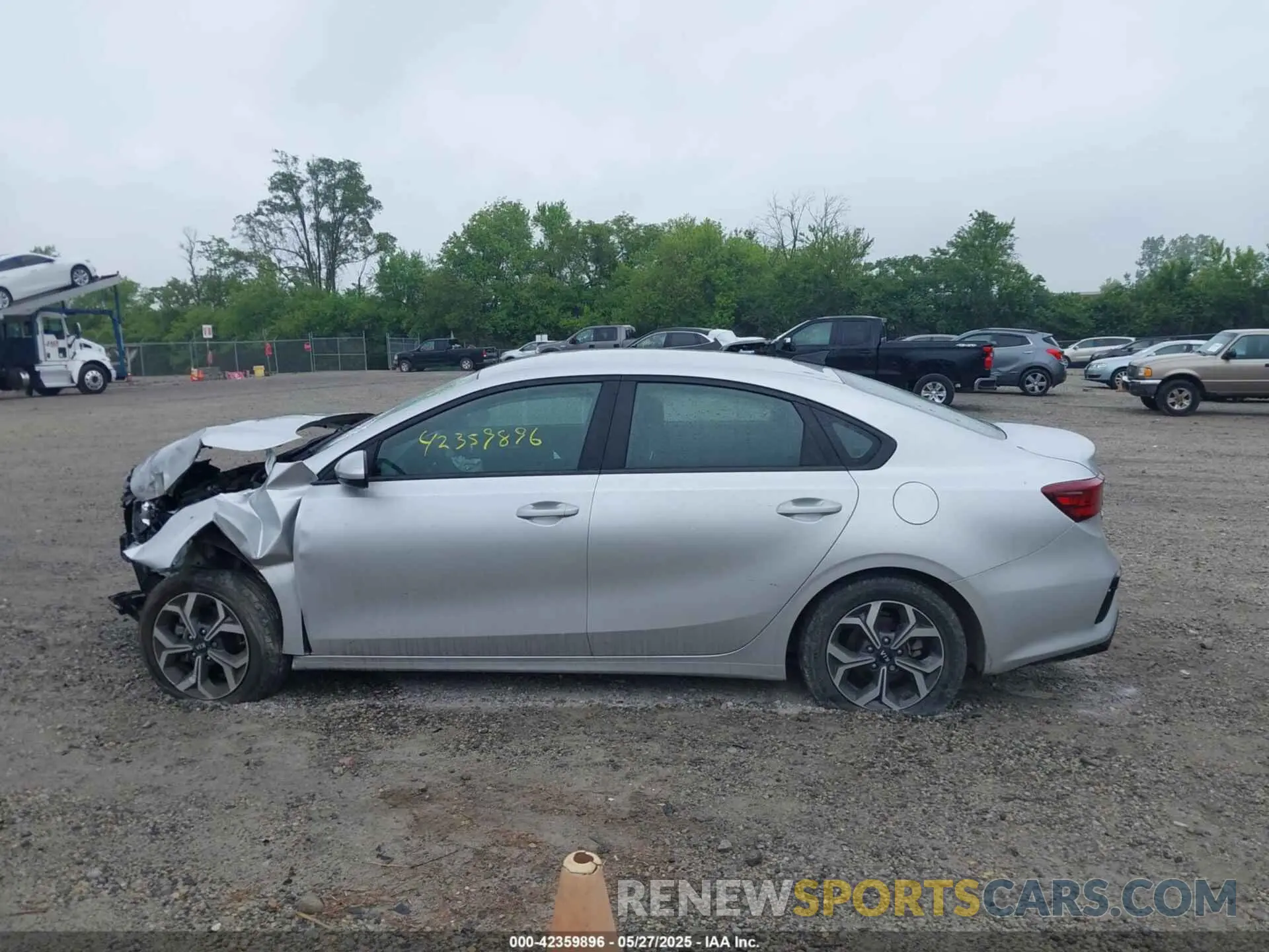 13 Photograph of a damaged car 3KPF24AD7LE198505 KIA FORTE 2020