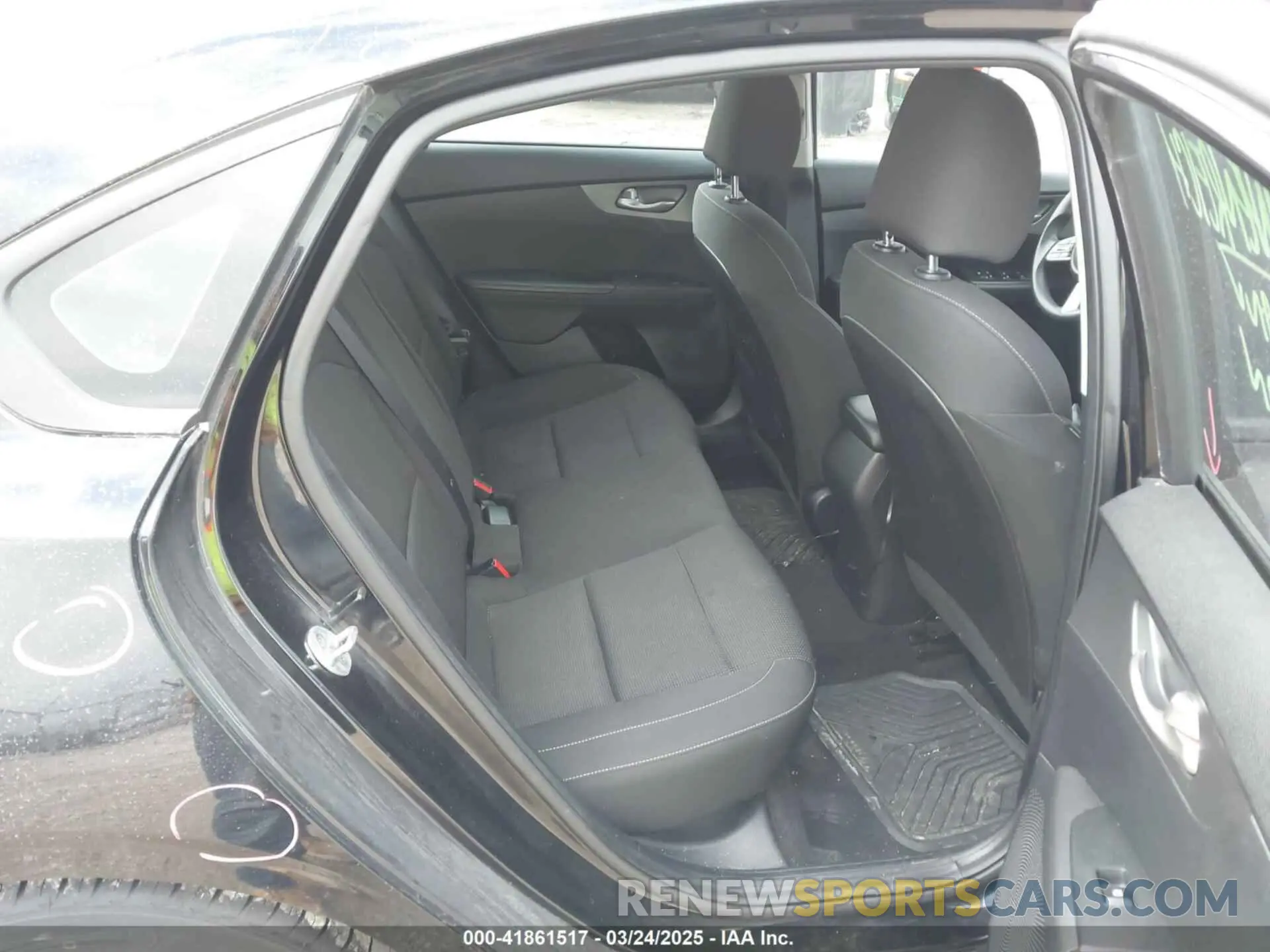 8 Photograph of a damaged car 3KPF24AD7LE205405 KIA FORTE 2020