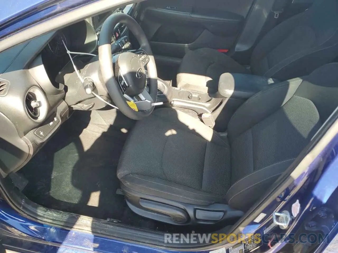 7 Photograph of a damaged car 3KPF24AD7LE216615 KIA FORTE 2020