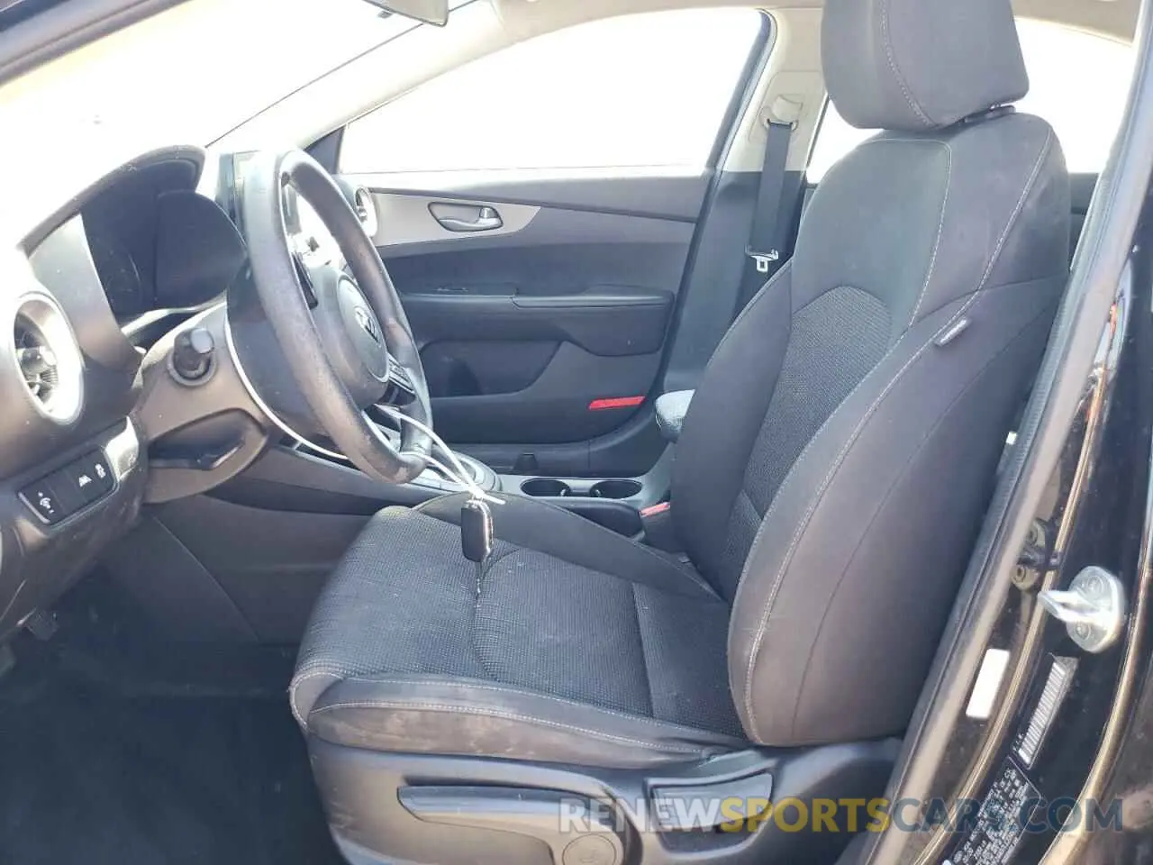 7 Photograph of a damaged car 3KPF24AD7LE224830 KIA FORTE 2020