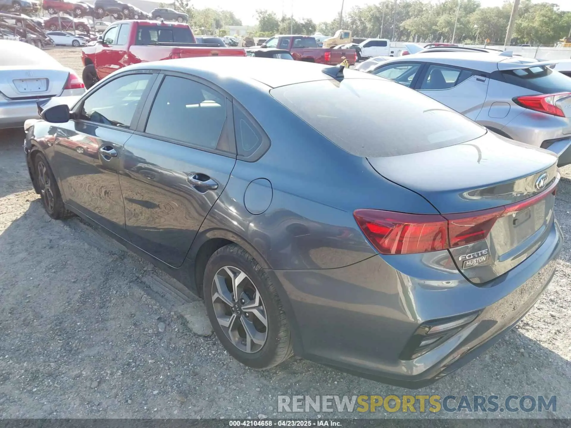 3 Photograph of a damaged car 3KPF24AD7LE228649 KIA FORTE 2020