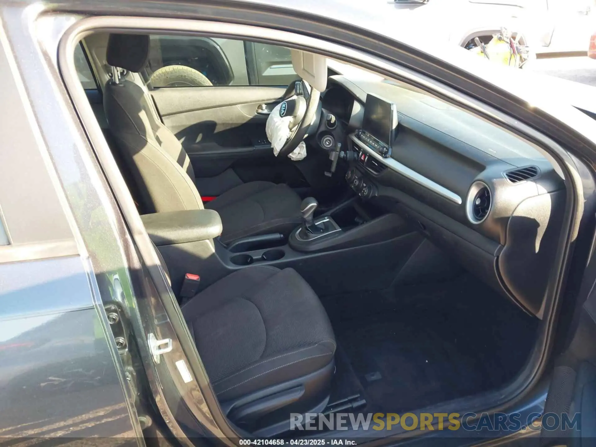 5 Photograph of a damaged car 3KPF24AD7LE228649 KIA FORTE 2020