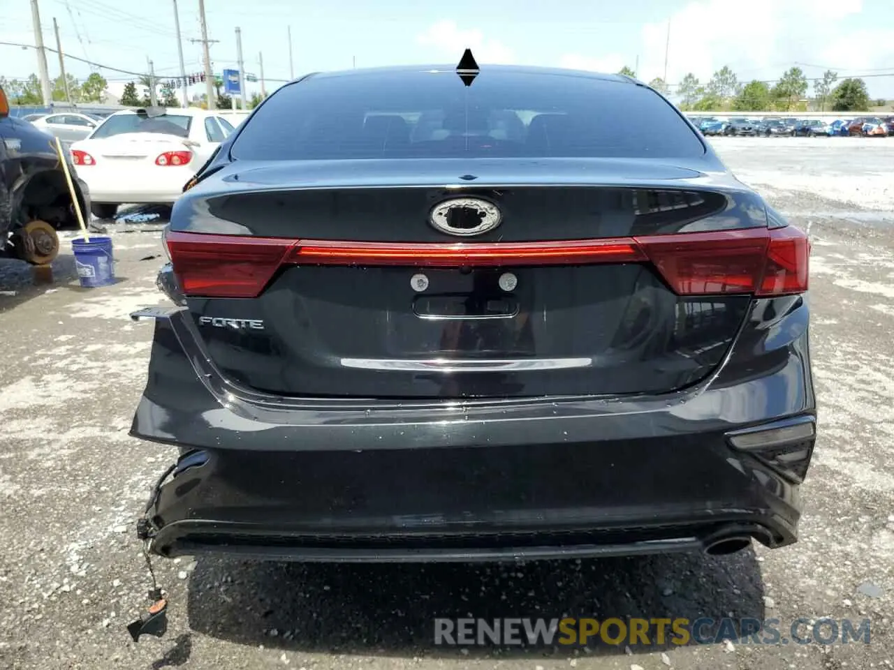 6 Photograph of a damaged car 3KPF24AD7LE240445 KIA FORTE 2020