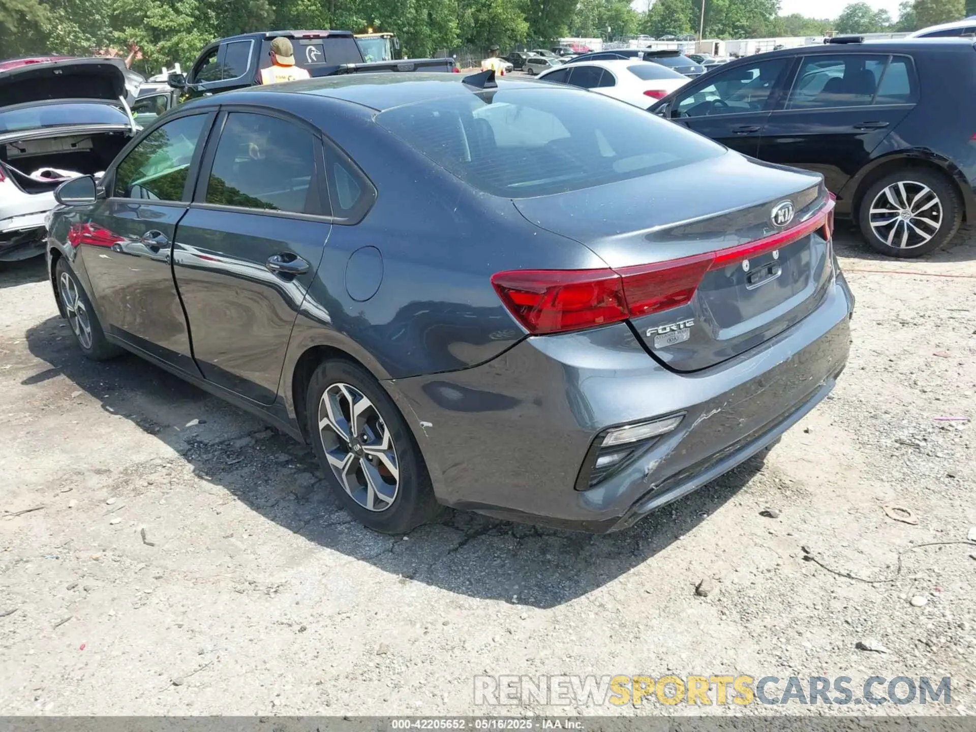 3 Photograph of a damaged car 3KPF24AD7LE242194 KIA FORTE 2020