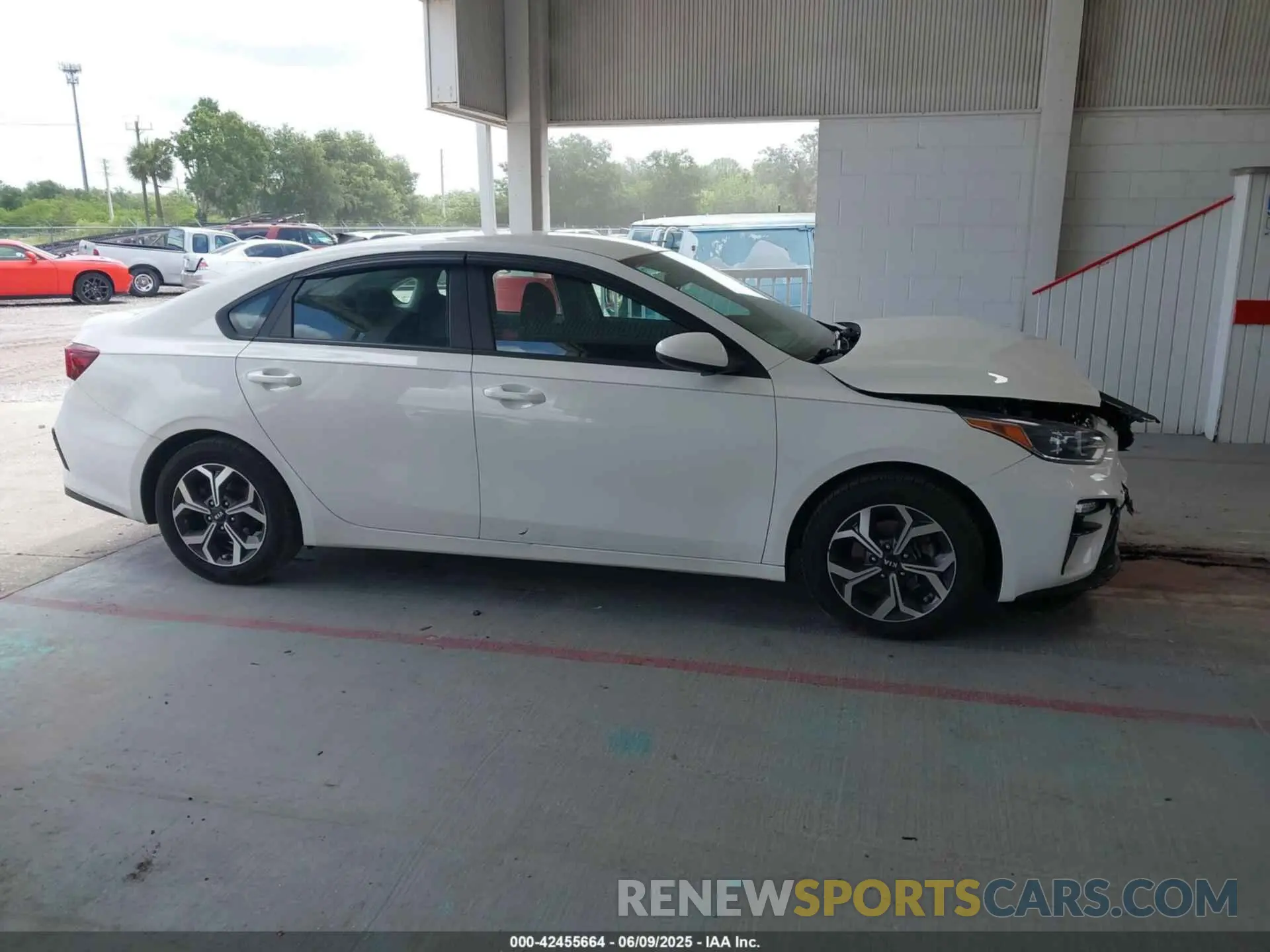 13 Photograph of a damaged car 3KPF24AD7LE245242 KIA FORTE 2020