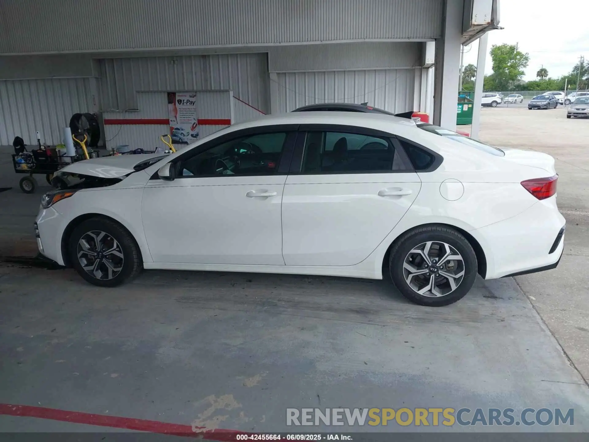 14 Photograph of a damaged car 3KPF24AD7LE245242 KIA FORTE 2020