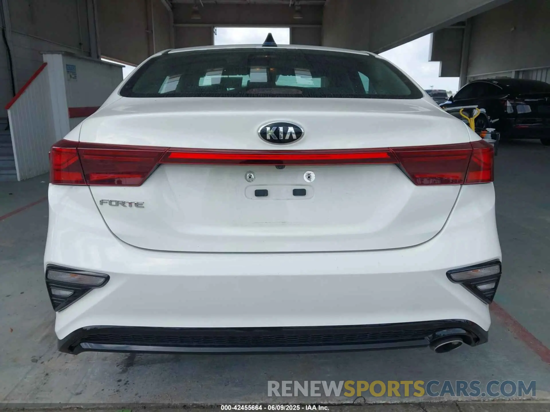 16 Photograph of a damaged car 3KPF24AD7LE245242 KIA FORTE 2020