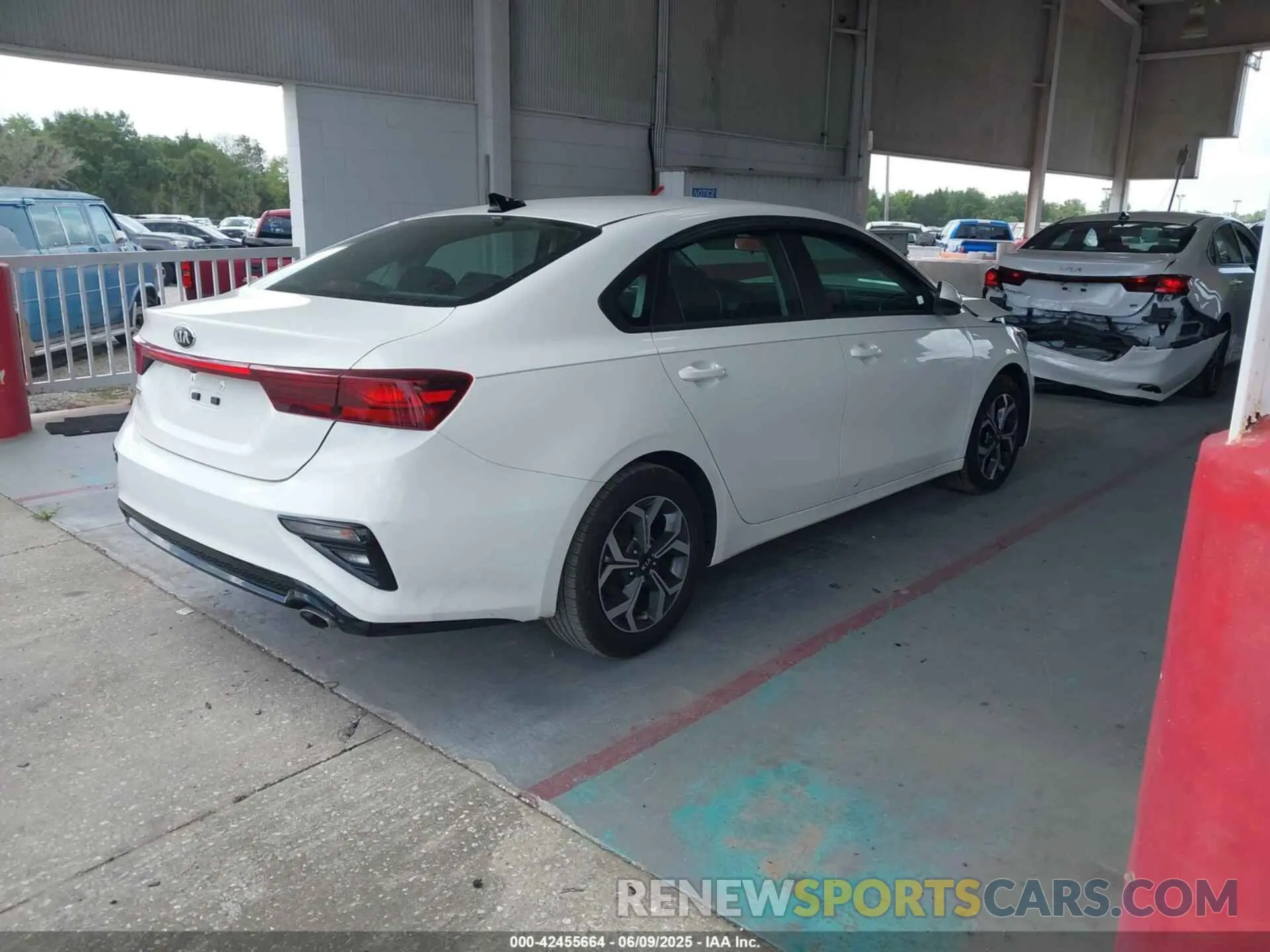 4 Photograph of a damaged car 3KPF24AD7LE245242 KIA FORTE 2020