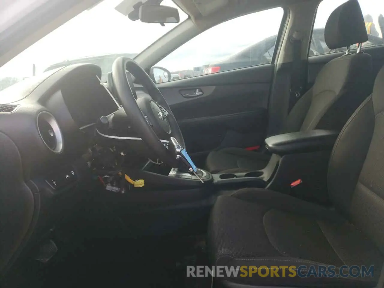 7 Photograph of a damaged car 3KPF24AD7LE245919 KIA FORTE 2020