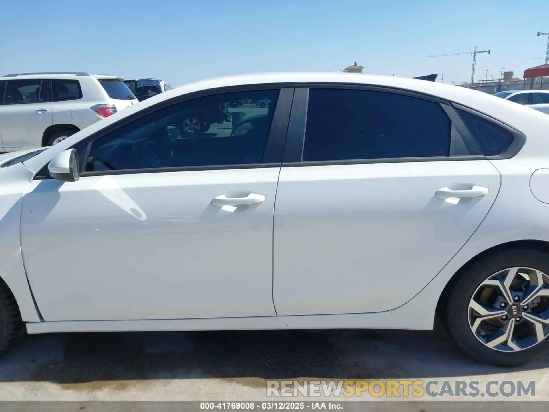 15 Photograph of a damaged car 3KPF24AD8LE151323 KIA FORTE 2020