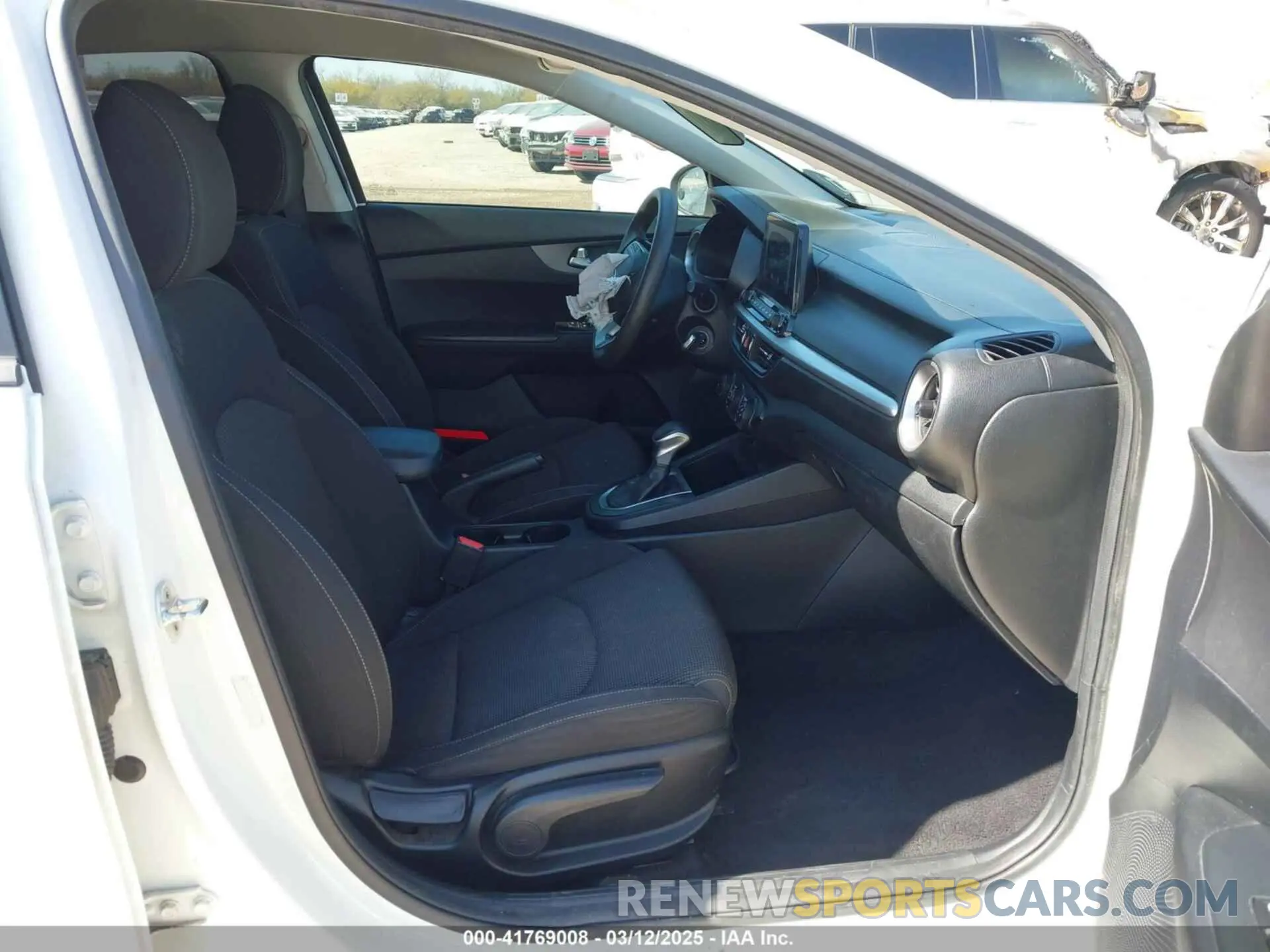 5 Photograph of a damaged car 3KPF24AD8LE151323 KIA FORTE 2020