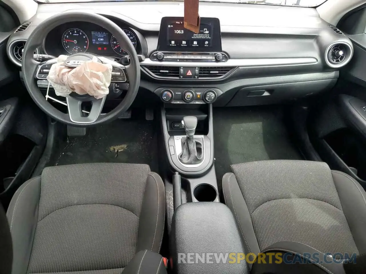 8 Photograph of a damaged car 3KPF24AD8LE152410 KIA FORTE 2020